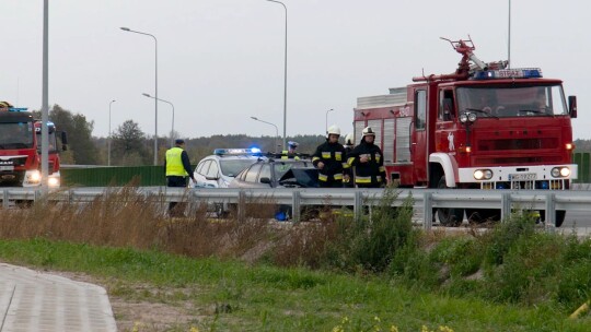 Zasnął i uderzył w bariery na S17