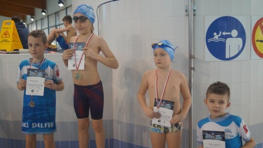 Delfin Garwolin rozpruł Mikołajowi worek z medalami