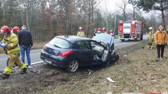 Zderzenie osobówki z ciężarówką
