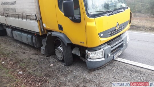 Zderzenie osobówki z ciężarówką