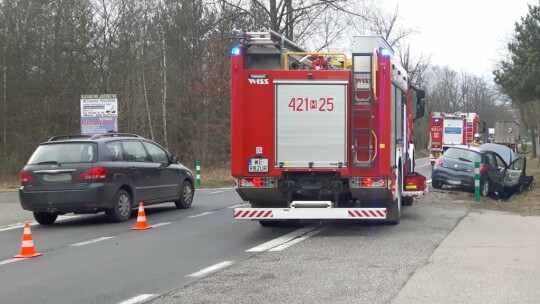 Zderzenie osobówki z ciężarówką