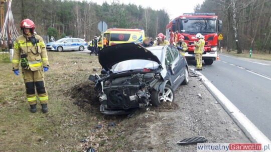 Zderzenie osobówki z ciężarówką