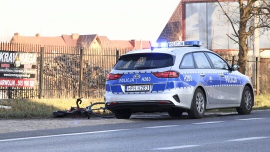 Potrącenie rowerzysty. Policjanci sprawdzają, czy nie złamano ograniczeń