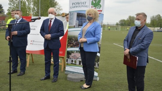 Boisko w Miętnem zadaszone. Będzie można grać cały rok!