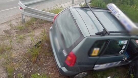 Przyczepka odczepiła się samochodu i uderzyła w inne auto