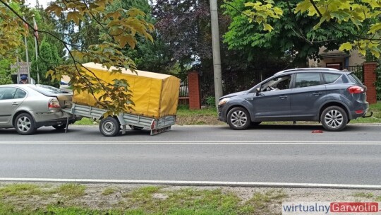 Skoda wjechała w sklep, ford w przyczepkę