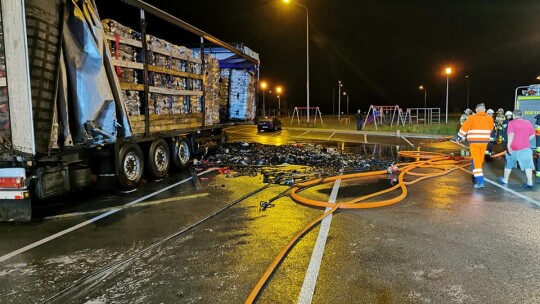 Pożar węgla w tirze. Na obwodnicy metalowe elementy