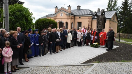 Pomnik Świętego Papieża w Miastkowie Kościelnym