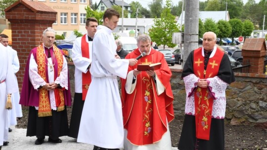 Pomnik Świętego Papieża w Miastkowie Kościelnym