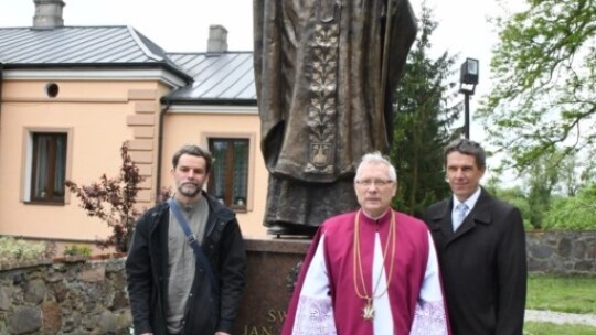 Pomnik Świętego Papieża w Miastkowie Kościelnym