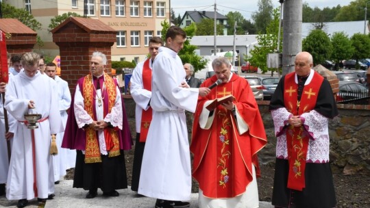 Pomnik Świętego Papieża w Miastkowie Kościelnym