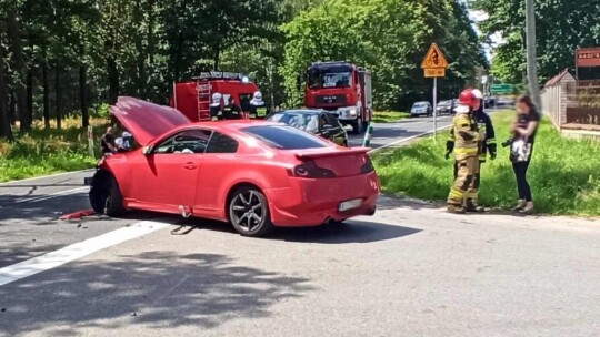 Opel z infiniti. Kolizja w Wygodzie