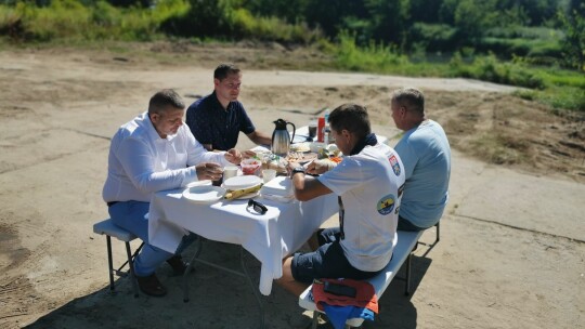 Kajakiem przez Wisłę w szczytnym celu. Przystanek w gm. Maciejowice