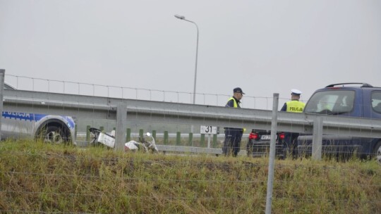 Wjechał motocyklem w barierki na S17