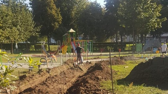 Powstaje nowy plac zabaw na Zarzeczu. Dorzucił się Avon