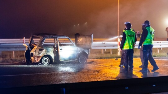 SUV uderzył w fiata. ?Maluch? spłonął
