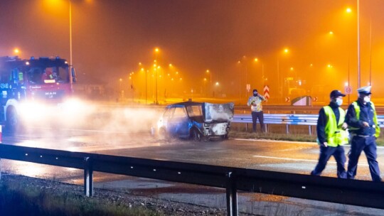 SUV uderzył w fiata. ?Maluch? spłonął