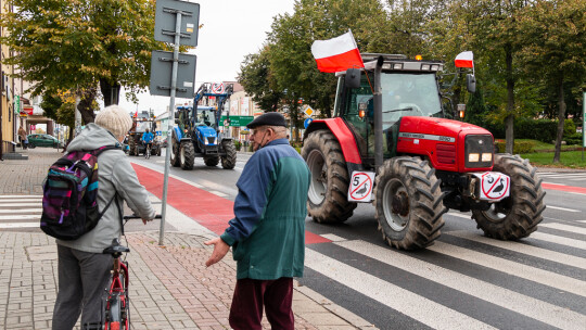 Kolumna z rolnikami ruszyła w miasto [wideo]