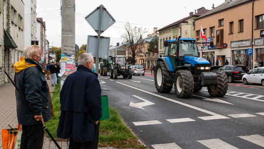 Kolumna z rolnikami ruszyła w miasto [wideo]