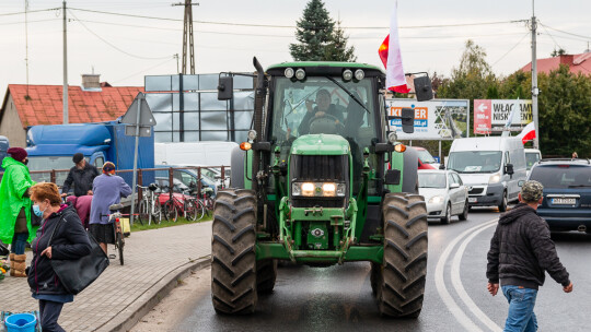 Kolumna z rolnikami ruszyła w miasto [wideo]