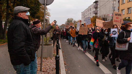 ?Jeb.. PiS?. Spacer w Garwolinie przeciwko decyzji Trybunału Konstytucyjnego [wideo]