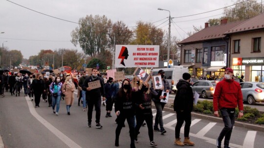 ?Jeb.. PiS?. Spacer w Garwolinie przeciwko decyzji Trybunału Konstytucyjnego [wideo]