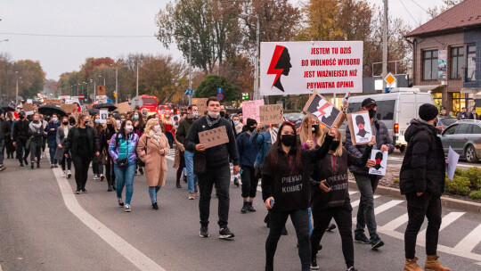 ?Jeb.. PiS?. Spacer w Garwolinie przeciwko decyzji Trybunału Konstytucyjnego [wideo]