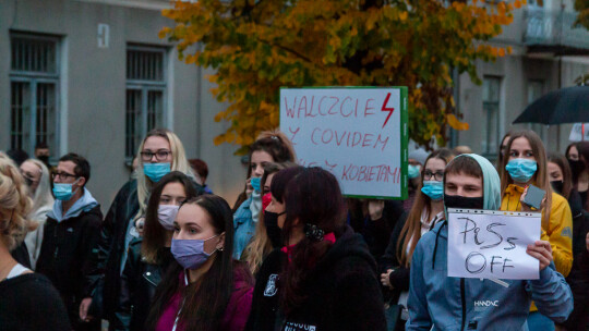 ?Jeb.. PiS?. Spacer w Garwolinie przeciwko decyzji Trybunału Konstytucyjnego [wideo]