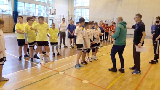 Bożonarodzeniowy turniej na parkietach Dwójki