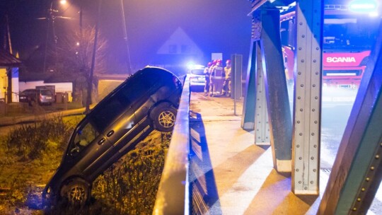 ?Zaparkował? przy moście. Policja szuka właściciela