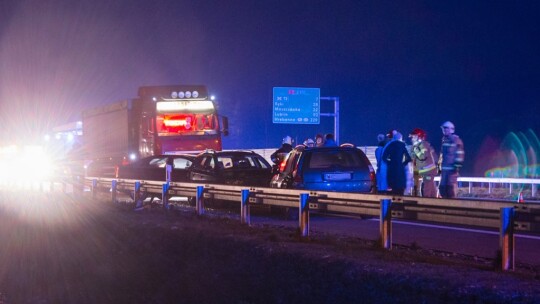 Efekt domina na S17. Kolizja i wypadek w jednym miejscu