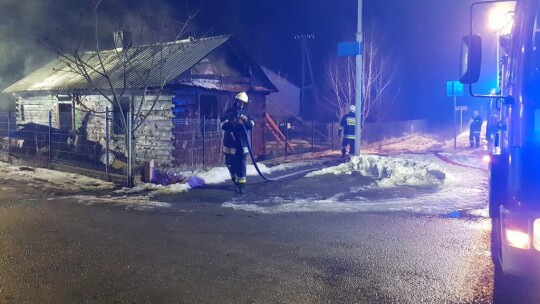 Pożar drewnianego domu. Poparzony właściciel