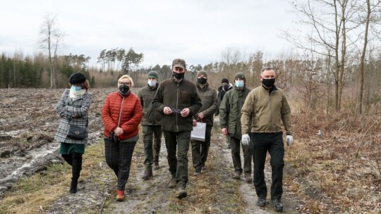 Prezydent Duda sadził drzewa w Bączkach