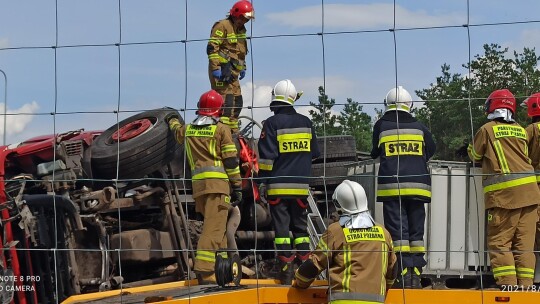 Tir przygniótł osobówkę. S17 zablokowana