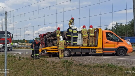 Tir przygniótł osobówkę. S17 zablokowana