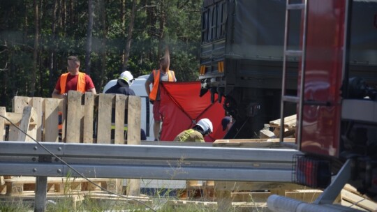 Tir przygniótł osobówkę. S17 zablokowana