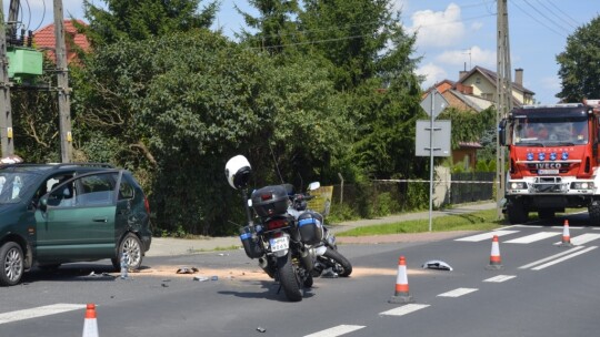 Wypadek policjanta na motocyklu