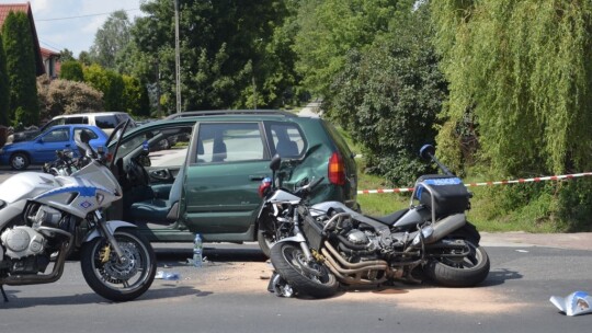 Wypadek policjanta na motocyklu