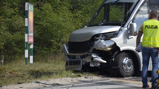 Wypadek z udziałem busa młodych piłkarzy w Wildze