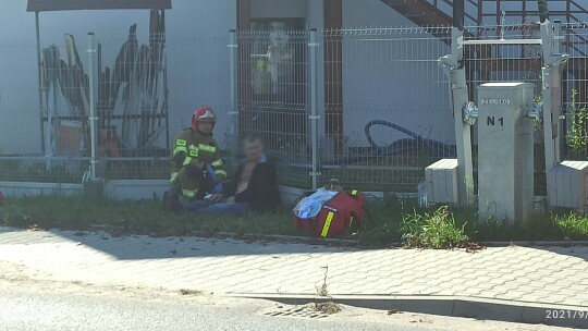 Motorowerzysta wjechał w rogatki