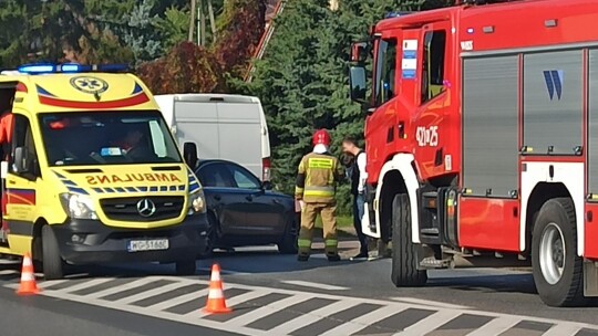 Kierowca usnął za kierownicą. Kobieta nie ustąpiła pierwszeństwa