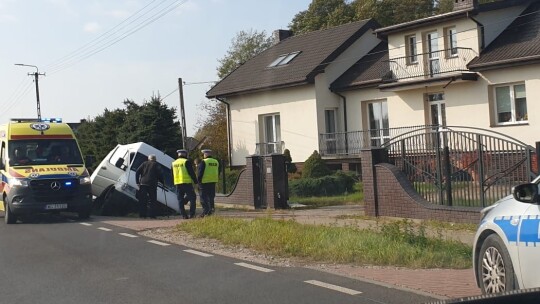 Kierowca usnął za kierownicą. Kobieta nie ustąpiła pierwszeństwa