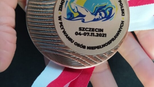 Małgorzata Grzegrzółka z medalami mistrzostw Polski