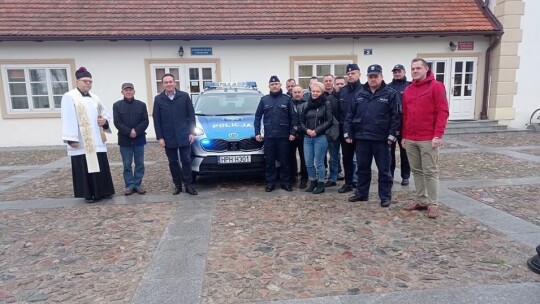 Nowy radiowóz dla policjantów z Maciejowic