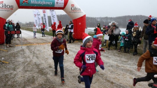 Zimowe bieganie pod znakiem Mikołajowej czapki