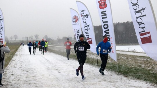 Zimowe bieganie pod znakiem Mikołajowej czapki