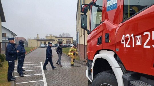 Pożar i ewakuacja komendy policji