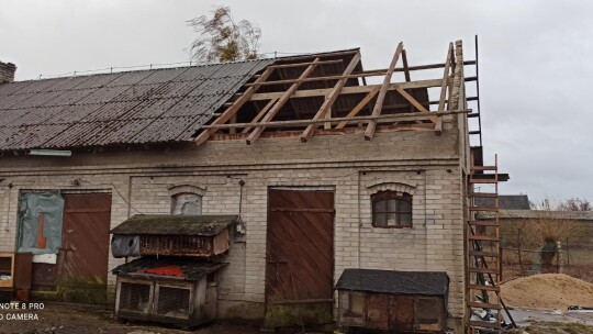 Wichury nad powiatem: Zerwane dachy, połamane drzewa