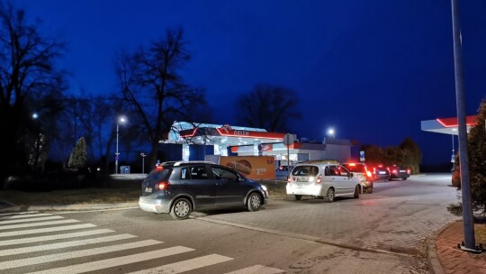 Paraliż na stacjach paliw. Starosta wprowadza ograniczenie [wideo]