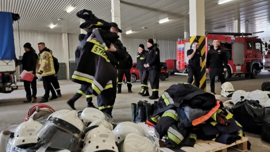 Druhowie strażakom z Ukrainy oddają sprzęt, a nawet wozy! [wideo]